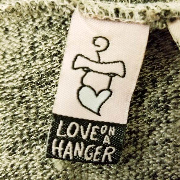 ⭐️3/$15 Love Hanger Short Sleeve W Pockets Blouse - Picture 2 of 7